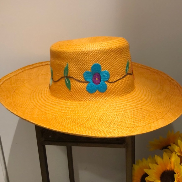 Accessories - Vintage beautiful Panama- hat with multicolor flowers. Ecuador. Medium fit.